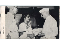  Left to Right : Da sahib,<br> Smt. Shakuntala Pathak eldest daughter of Da sahib, Pt. Nehru